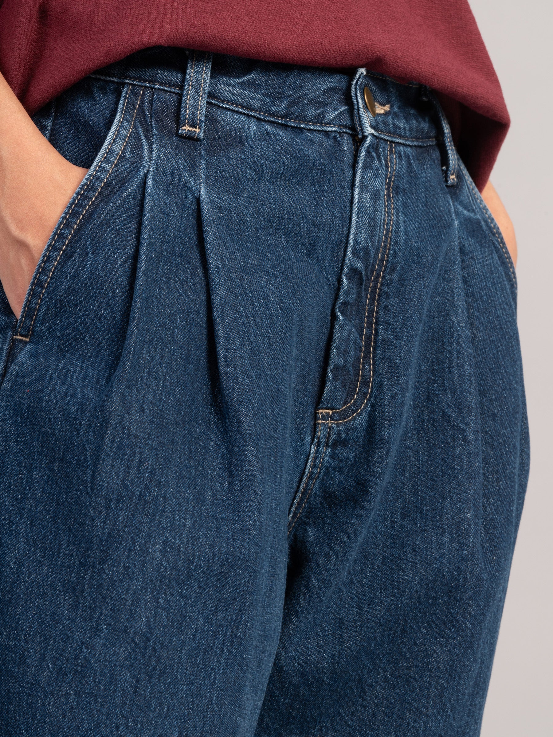 Eigg - Denim Pleated Jeans - Image 3