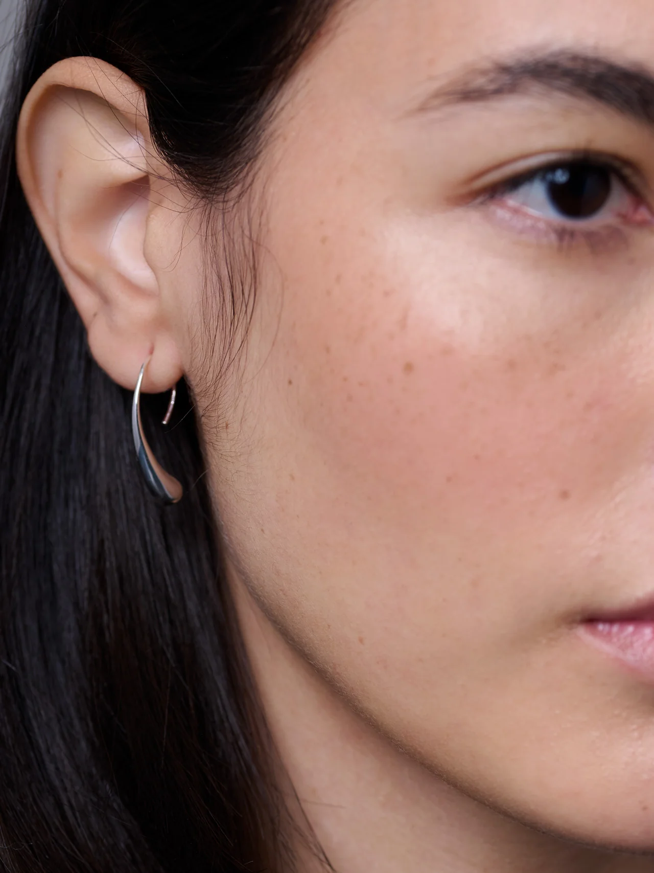 Sterling Silver Thread Through Droplet Earrings - Image 4